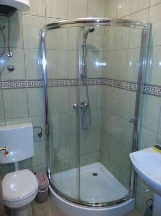 Гостевой дом Guest House Pansion 10 Цетине Двухместный номер с 2 отдельными кроватями и балконом-5